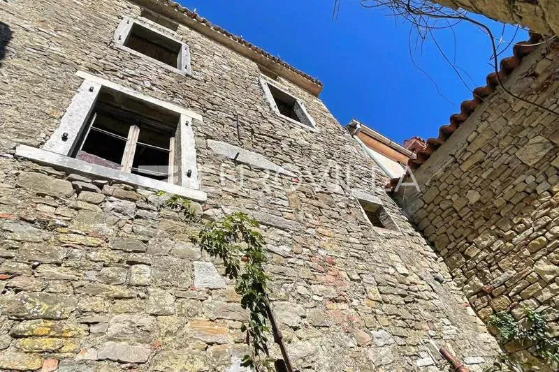 Istria, Motovun, stone house for renovation with yard and business space – 3