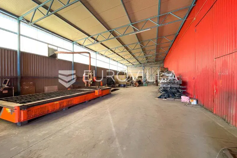 Donji Miholjac, Industrijska zona, najam industrijske hale površine 1.255 m²