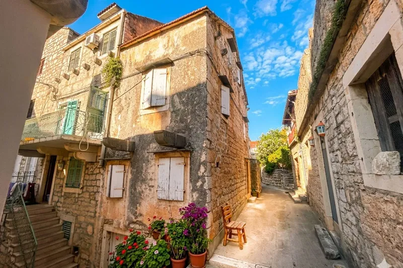 Casa in pietra nel centro storico di Milna – 2