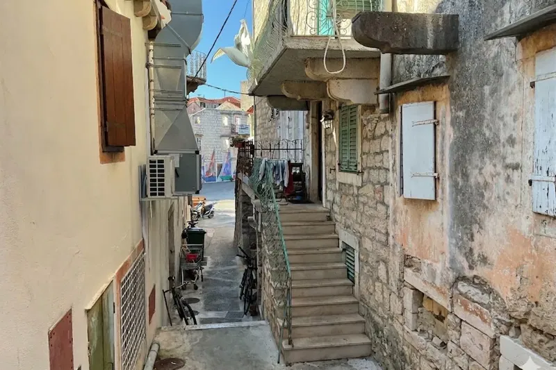 Casa in pietra nel centro storico di Milna – 3