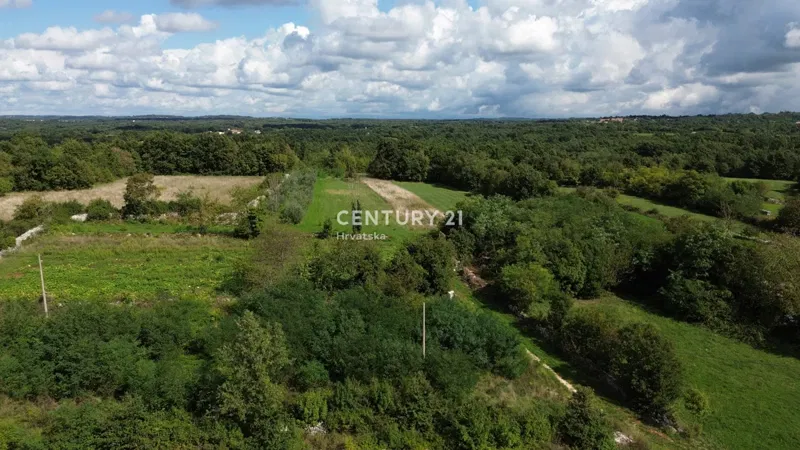 KANFANAR, COMBINAZIONE DI TERRENO EDILIZIO E AGRICOLO IN POSIZIONE TRANQUILLA – 3