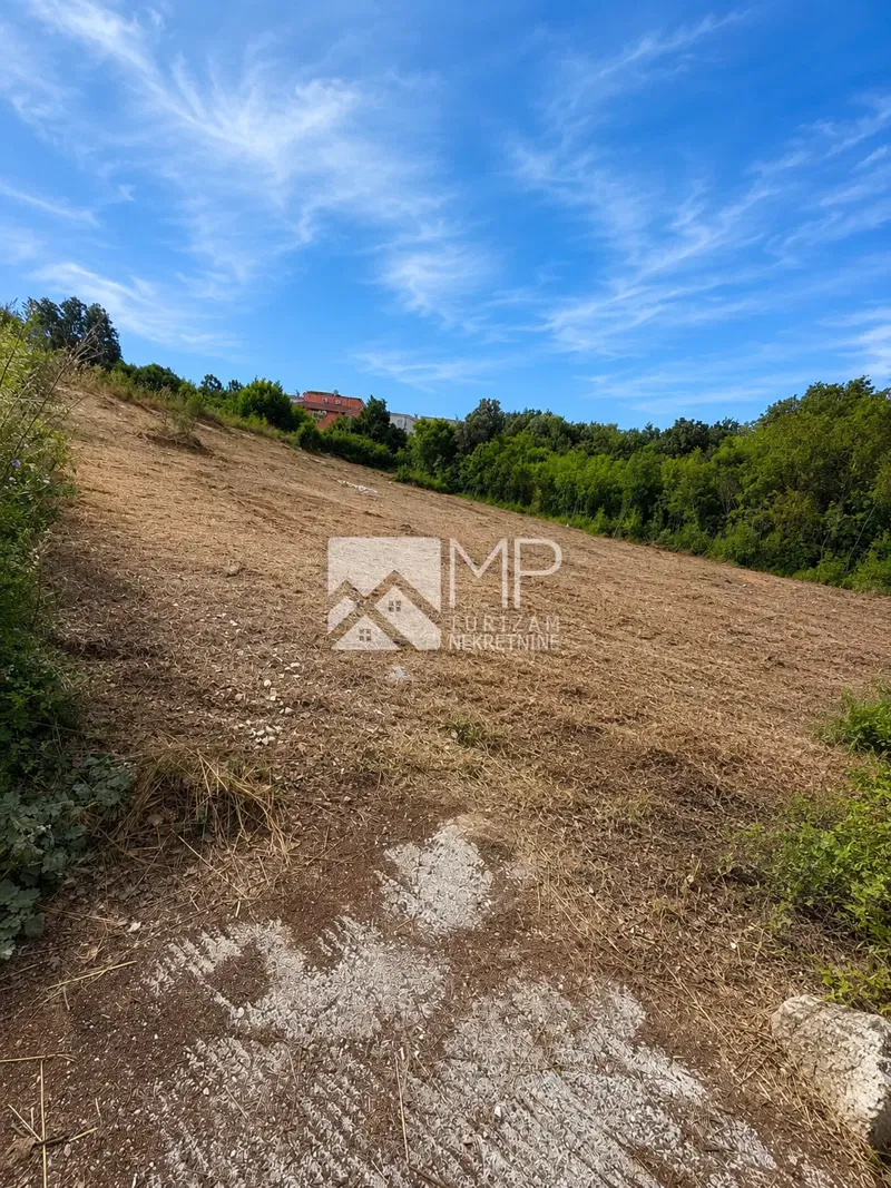 Building land with sea view in Ližnjan – 1,357 m² – 2