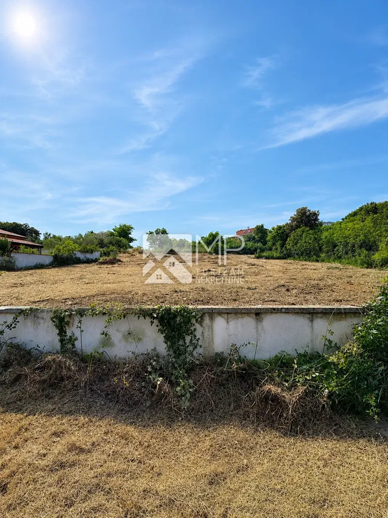 Building land with sea view in Ližnjan – 1,357 m² – 3