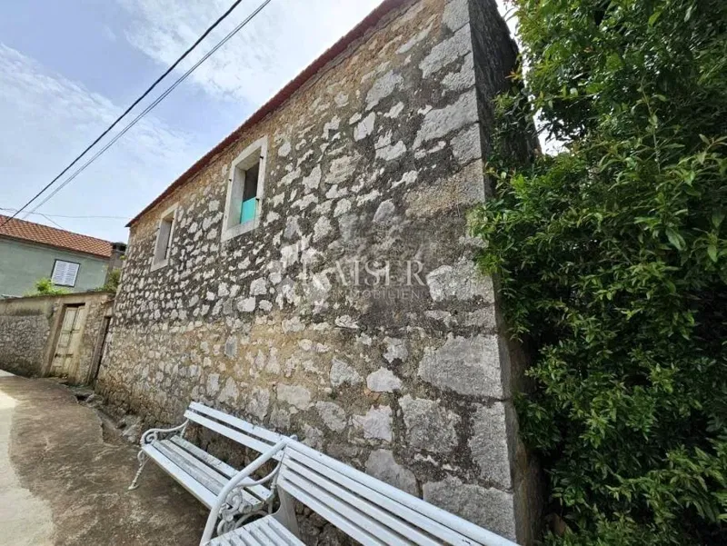 Zadar - Lukoran felújítandó kőház 94 m2 – 2