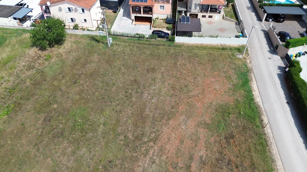 Stavbno zemljišče 765 m² – Poreč – Možnost gradnje do 5 stanovanjskih enot