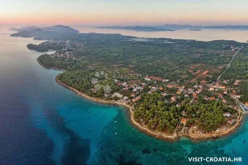 Építési telek Ugljan, Preko, 165m2