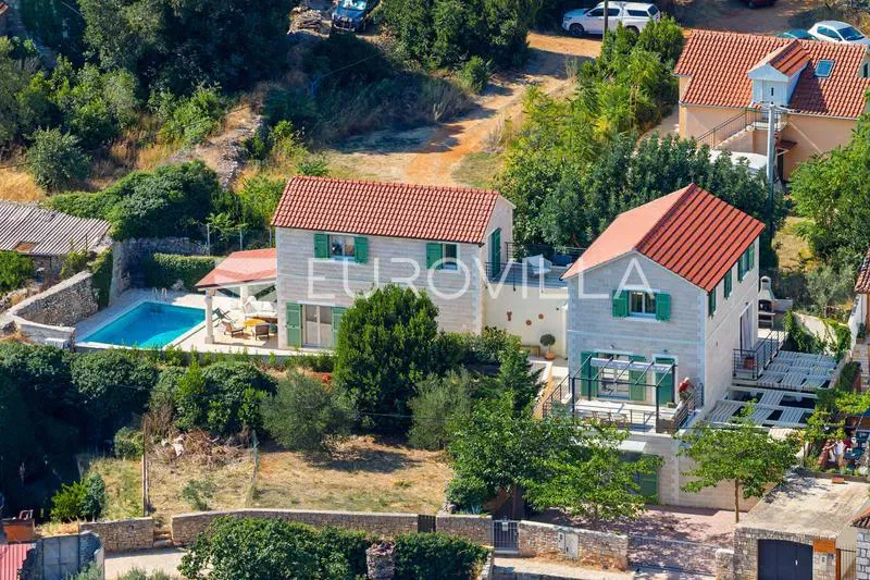 Hvar, Vrboska, predivna kamena vila u blizini mora