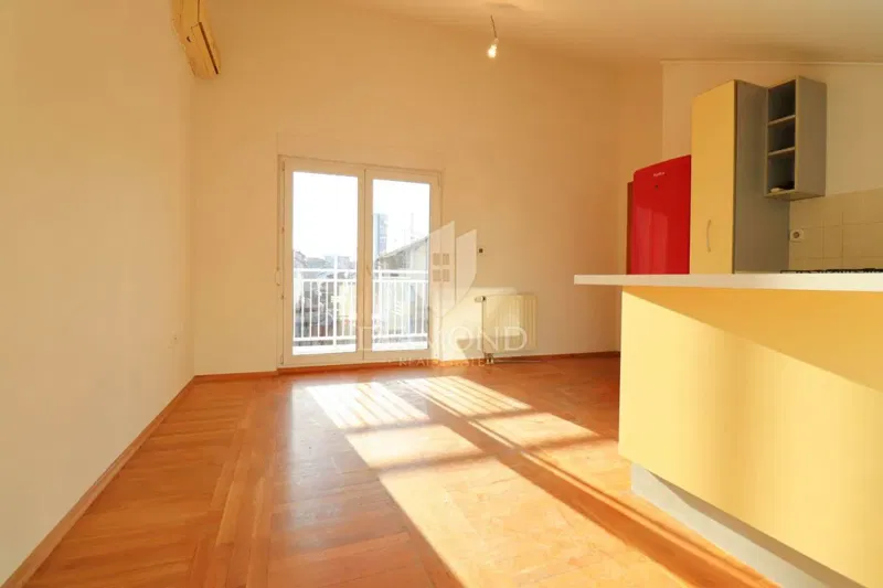 Zagabria, Trešnjevka! Appartamento con tre camere da letto e balcone! – 2