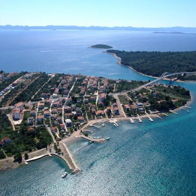 Pašman, Ždrelac – Baugrundstück (1200 m²) an wunderschöner Lage, AUSSICHT