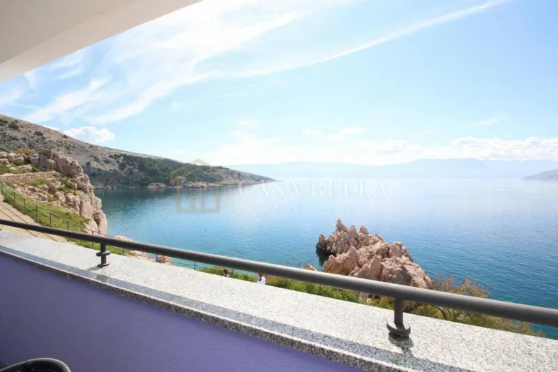 BAŠKA, 85m2, prvi red do mora! – 2