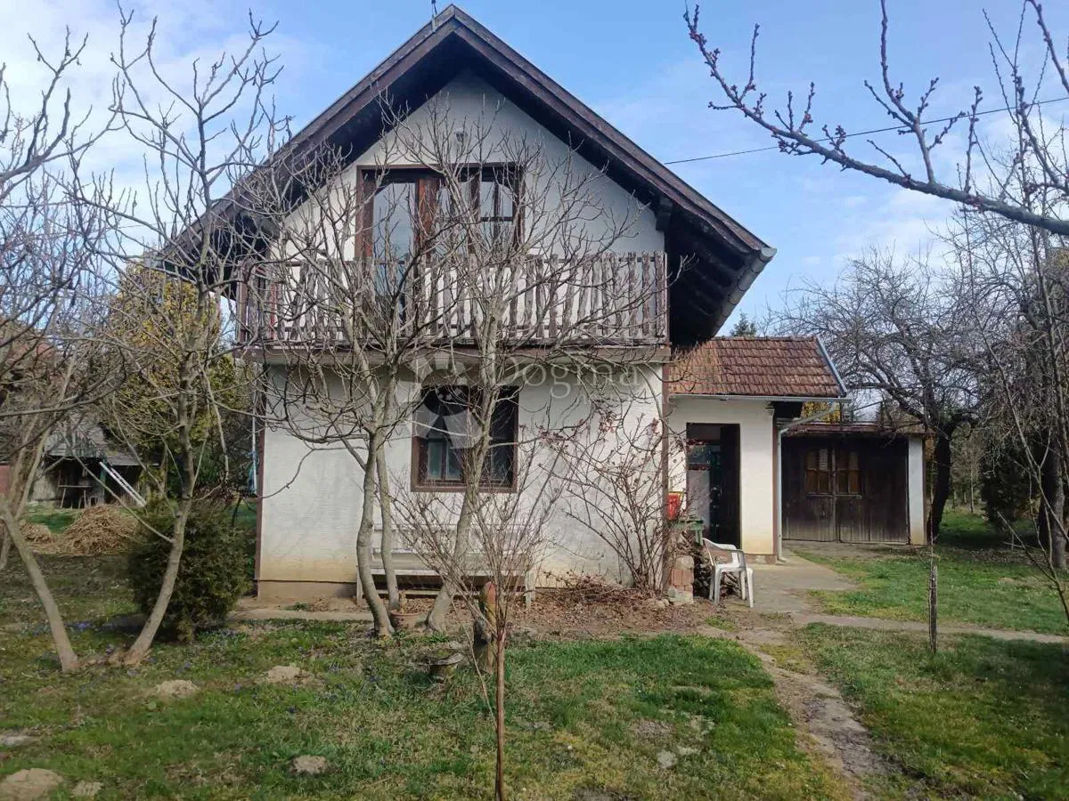 Imanje s dva jezera i kućama na 23.755 m²!