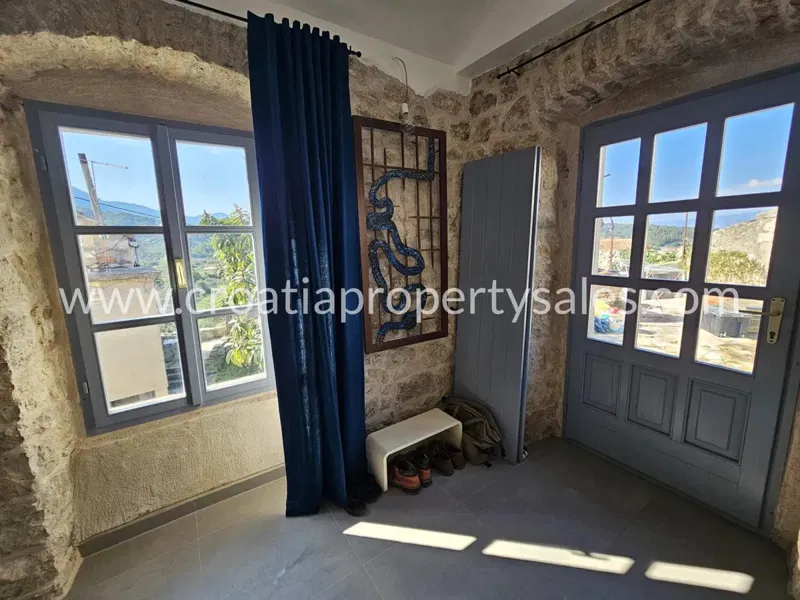 Hvar, old stone house for sale, 445.000 € – 2