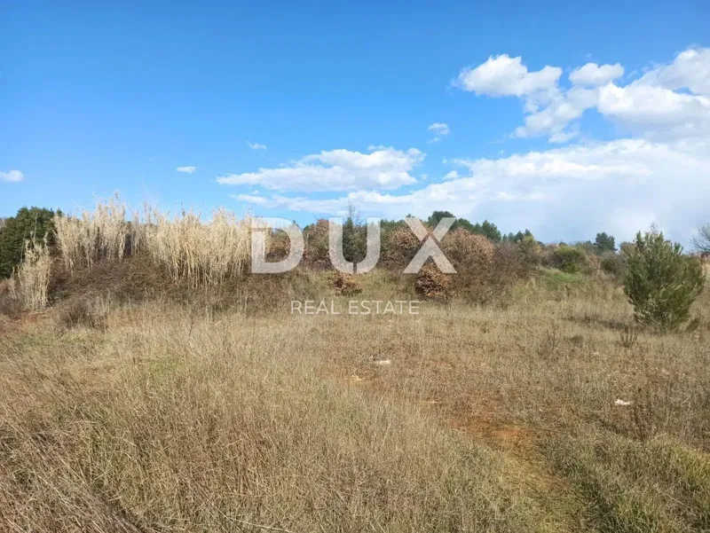 ISTRIA, PULA - Large building land in the business zone Šijana 2900 m2 – 2
