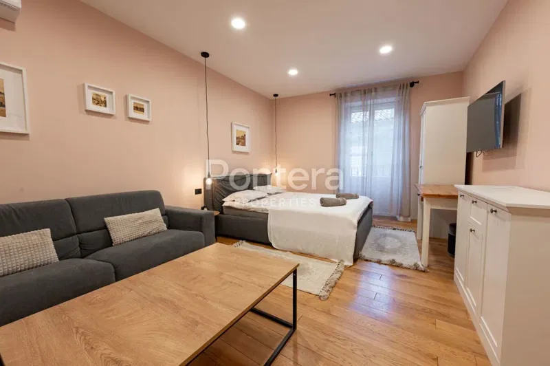 ISTRA, POREČ- Starogradska jezgra – kompletno renoviran stan, idealan za najam – 2