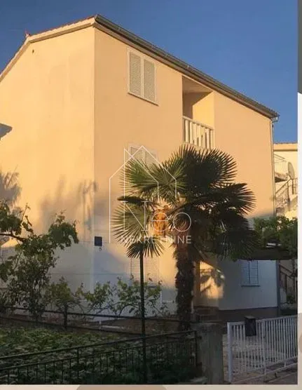 Kuća sa 6 apartmana, Vodice