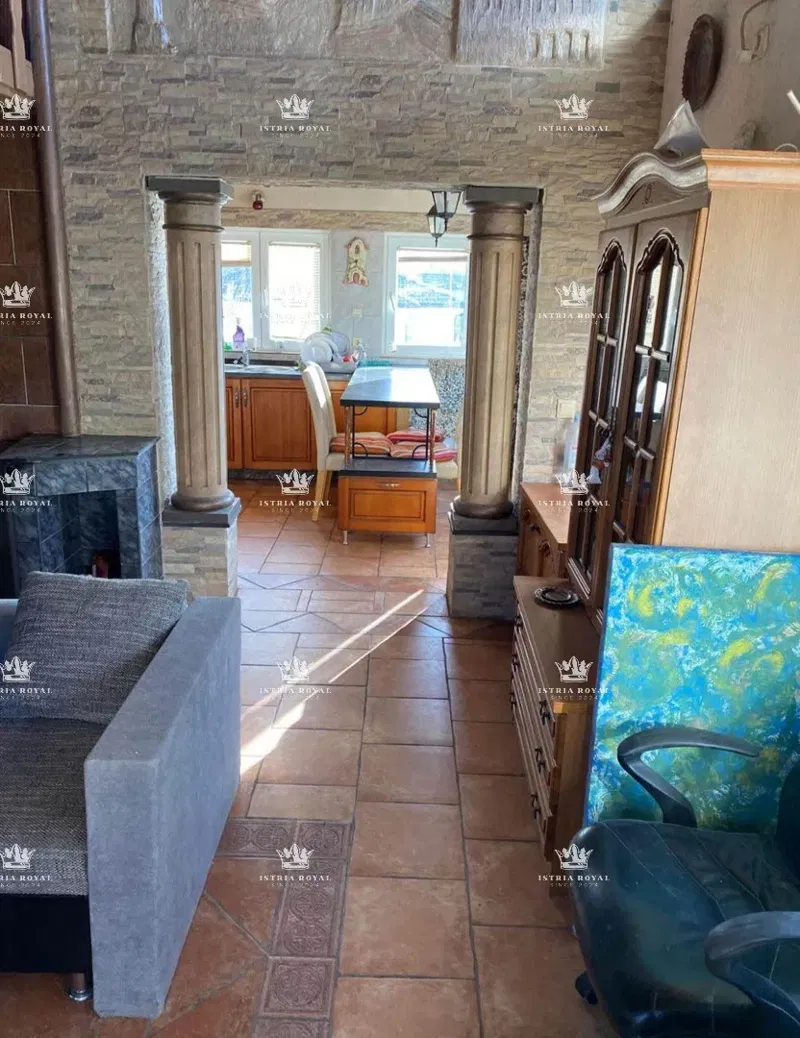 Istra, Poreč, Musalez, Wohnung 122 m², 2 Schlafzimmer + Wohnzimmer, Parkplatz 25 m², Terrasse mit Sommerküche