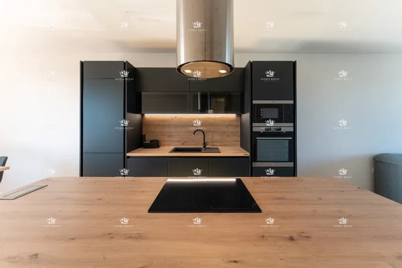 Istra, Pula, Wohnung 118m2, 3 Schlafzimmer + Wohnzimmer, 2 Parkplätze, 2 große Terrassen