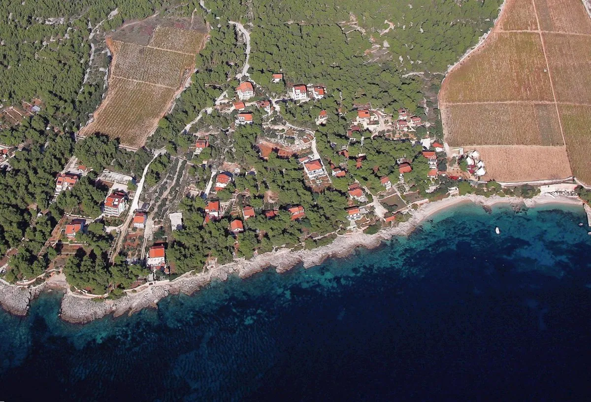 Hvar, Zavala - građevinsko zemljište ca 420 m2 na atraktivnoj lokaciji