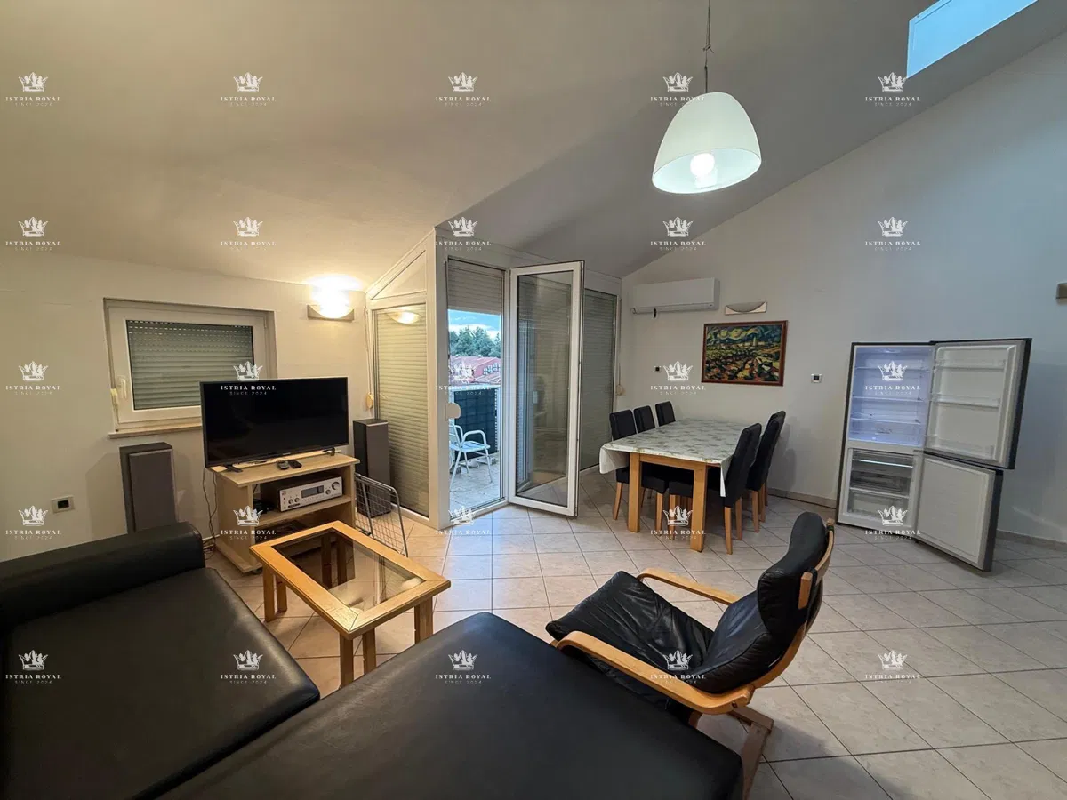 Истра, Умаг, квартира, пентхаус, 108 м², 3 комнаты + столовая, 2 террасы, парковка, У МОРЯ!