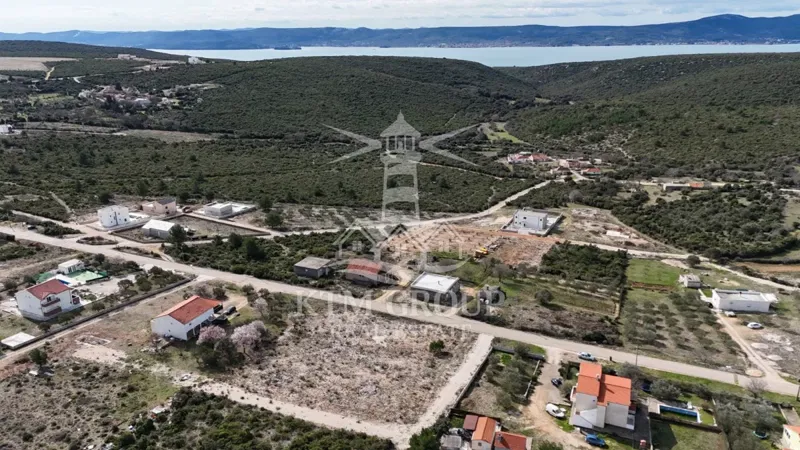 RAŠTANE DONJE – Građevinsko zemljište 3321 m² – 4 min od mora – 50 €/m²
