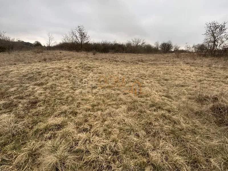 - Poljoprivredno zemljište 4085 m2 Škropeti -