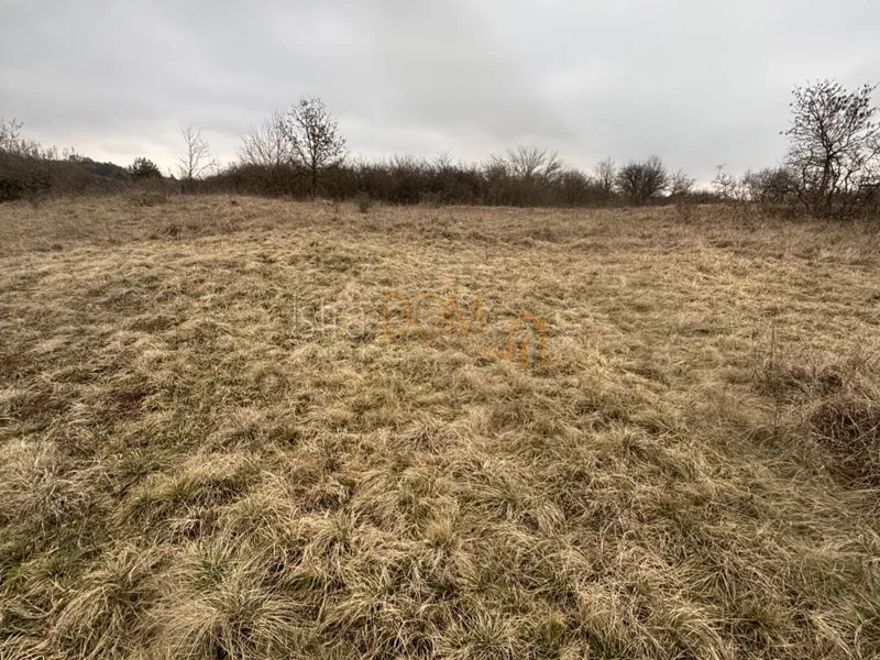 - Poljoprivredno zemljište 4085 m2 Škropeti -
