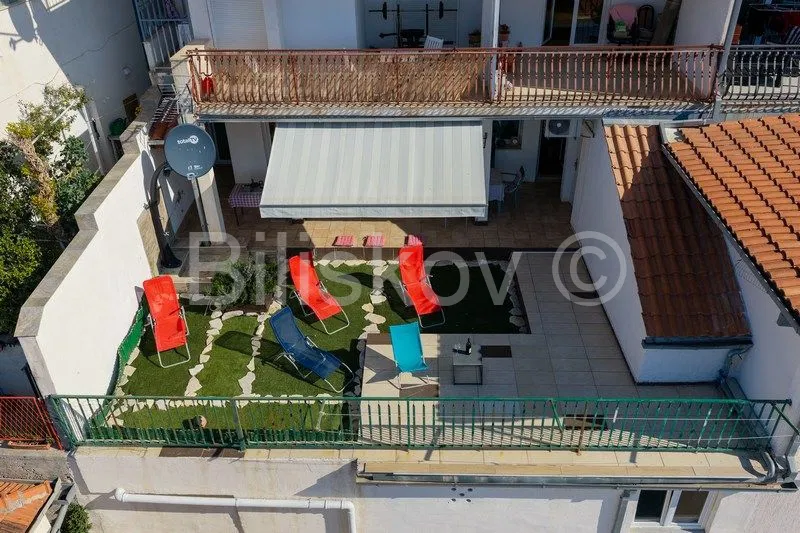Dugi Rat, Jesenice, prodaja stan 80 m2 + terasa 24 m2