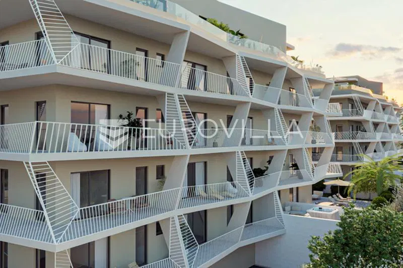 SPLIT | One bedroom apartment with terrace – 2