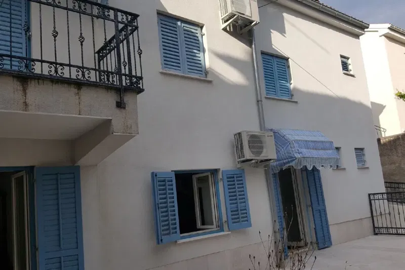 Three-storey house near the center – 3