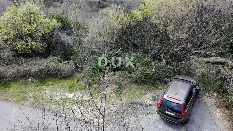 CRIKVENICA - SÜRGŐS – RITKA A PIACON! - 800 m² telek házzal – 2