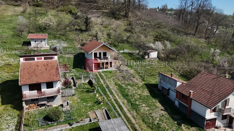 BROD. VINOGORJE vikend kuća 50 m², parcela 1.230 m²