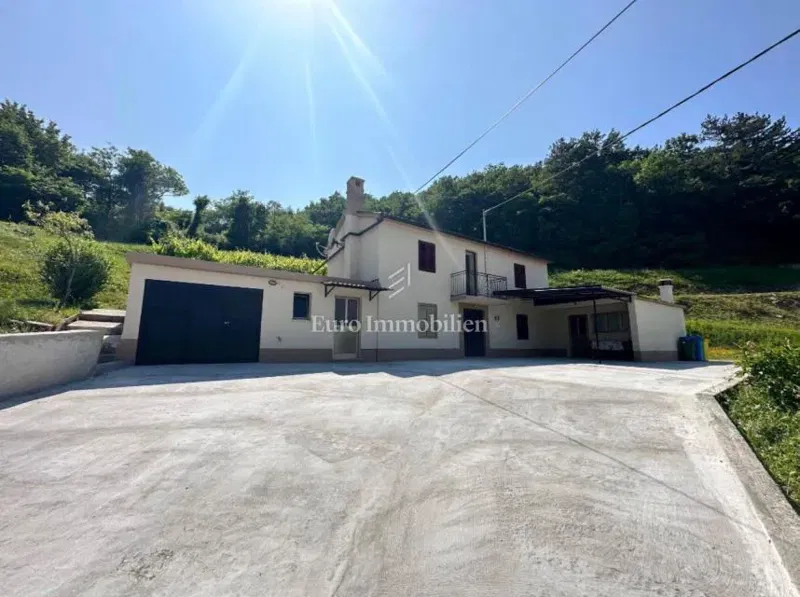 Kuća s prostranim dvorištem, Cerovlje, Istra