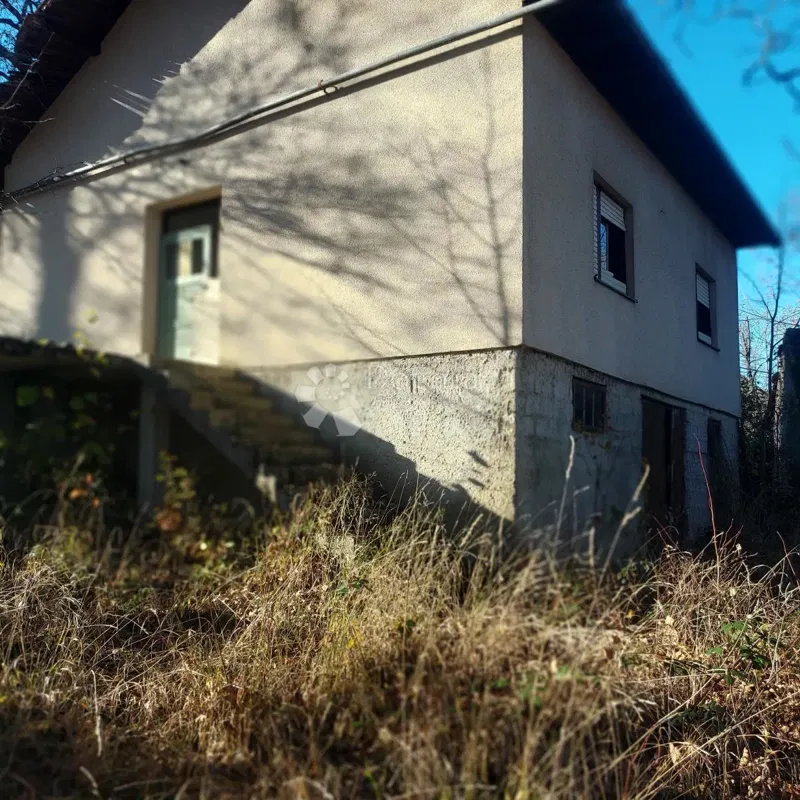 Dom Donji Štrbci, Donji Lapac, 72m2 – 2