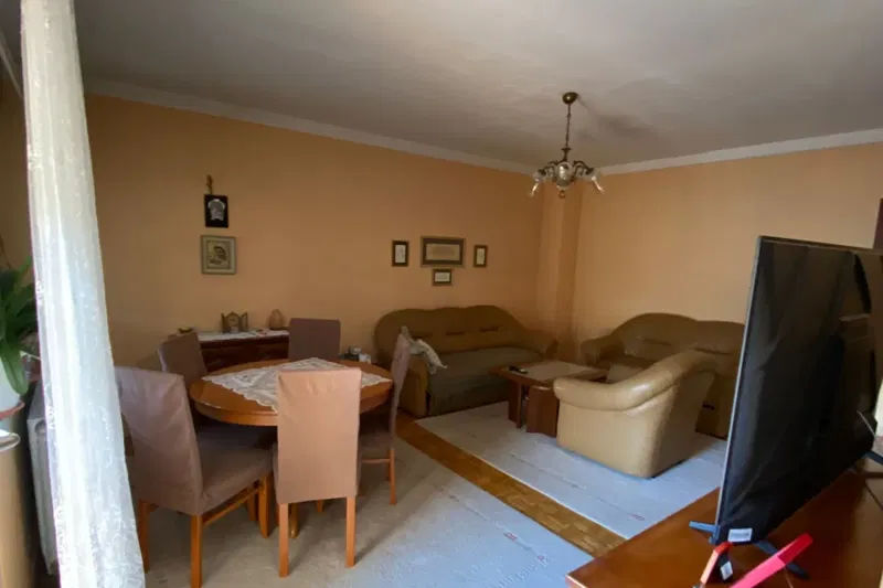 Spacious two-bedroom apartment with loggia in prime location – 2