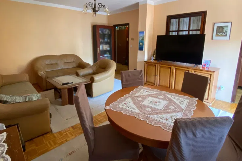 Spacious two-bedroom apartment with loggia in prime location – 3