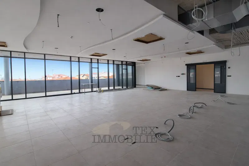 Restaurant in the center of Poreč – 337 m², 108 seats, terrace, new building – 2