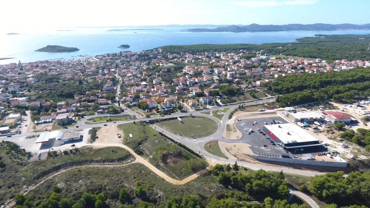 Zemljište 2464 m² za poslovnu namjenu – Pakoštane