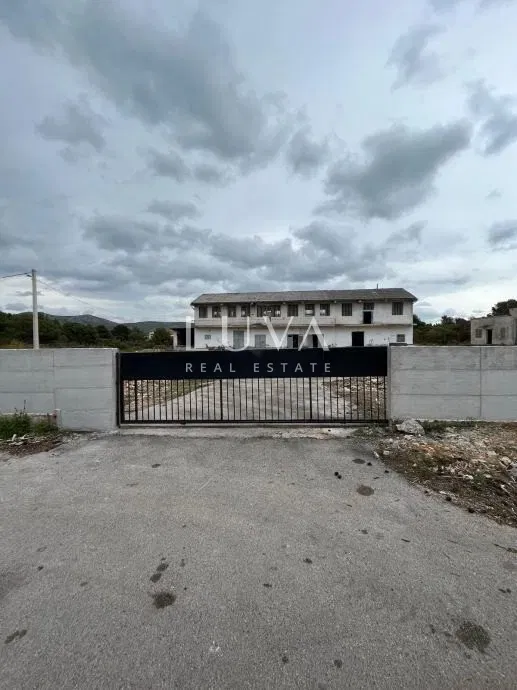 Sibenik, Donje Ražine, telek és épületek bérbevétele – 2