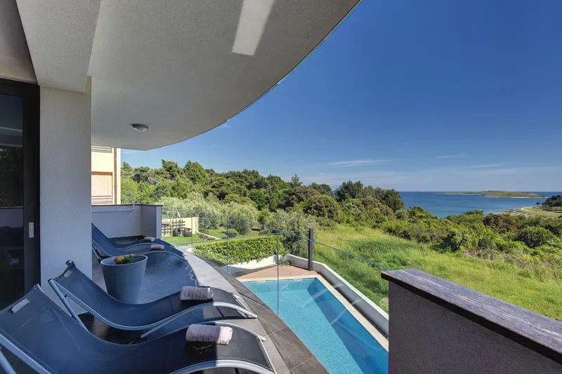 Villa with pool and sea view – 3
