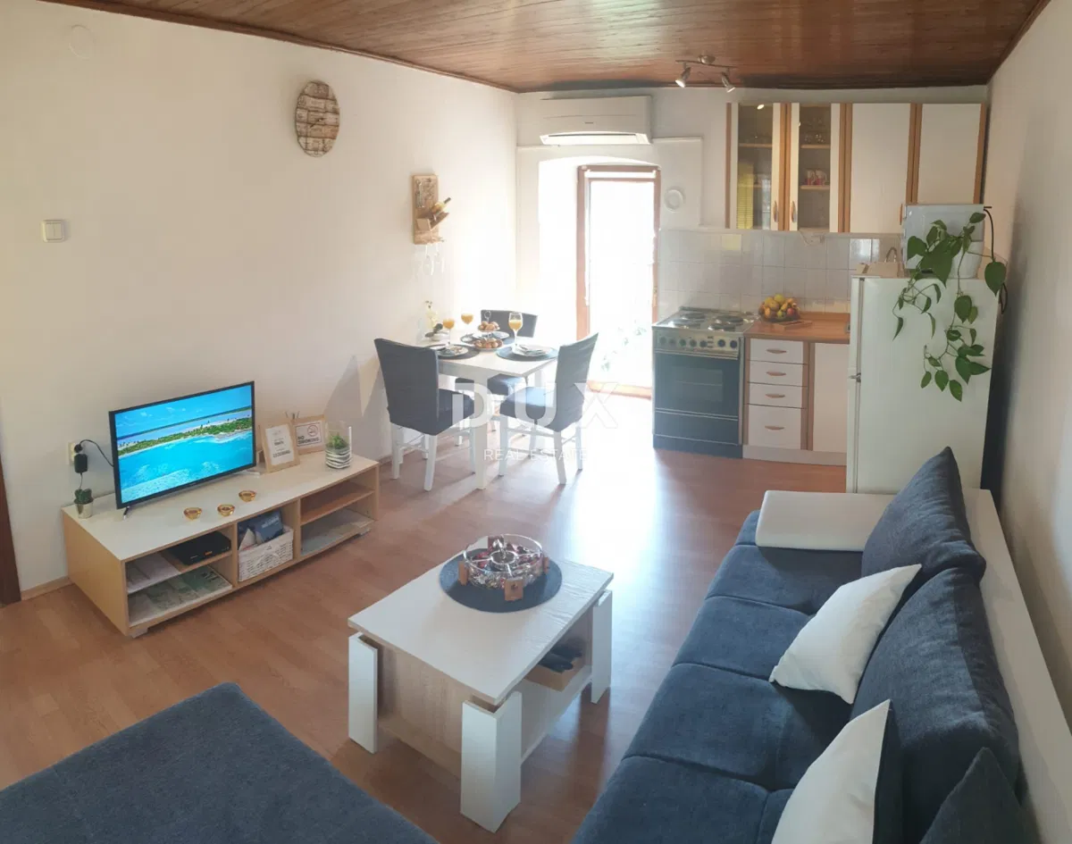 ČAVLE, CERNIK - 1 hálószoba + nappali, 50m2, a központ közelében, 50m2-es tavernával és parkolóhellyel