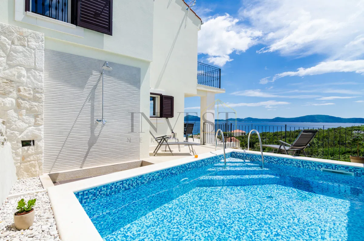 SAMOSTOJEĆA MEDITERANSKA VILA S BAZENOM!