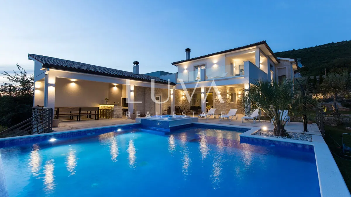 Istra, Labin, luksuzna vila s pogledom na more, 240 m2 za prodaju