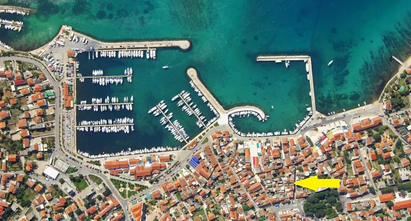 Vodice, Center - four story house with an intimate courtyard and huge potential – 2