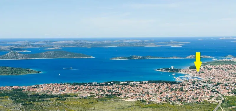 Vodice, Center - four story house with an intimate courtyard and huge potential – 3