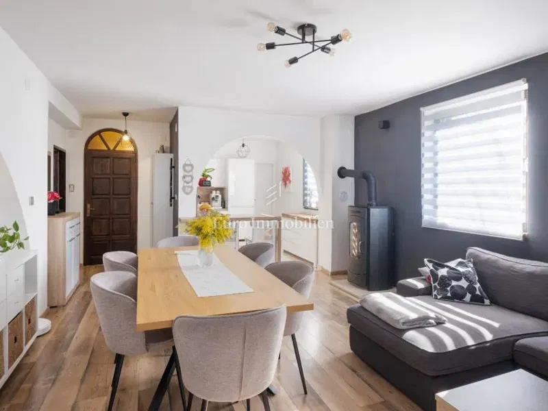 Dintorni di Pola – casa con tre appartamenti, vista mare – 3