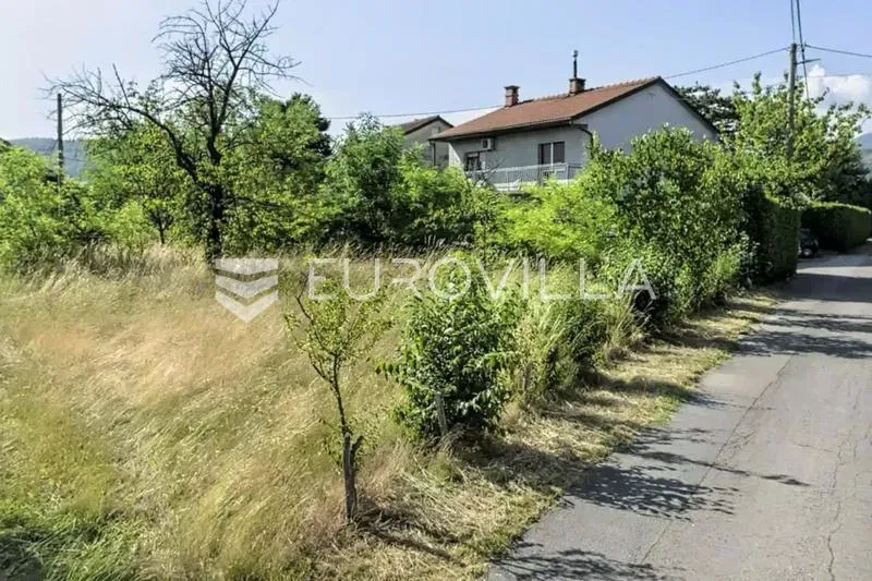 Grobnik, Dražice, kuća s dva stana 161 m², garažama i prostranom okućnicom