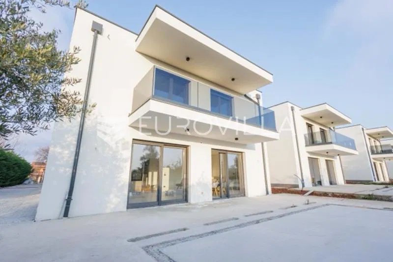 Luksuzna vila za dugoročni najam u Funtani s vrtom i terasama