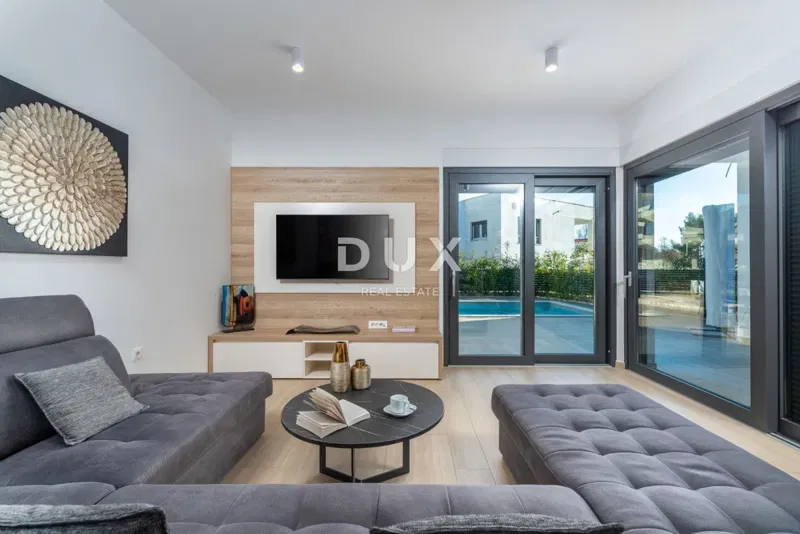 ISZTRIA, POREČ - Modern ikerház medencével Poreč közelében – 2