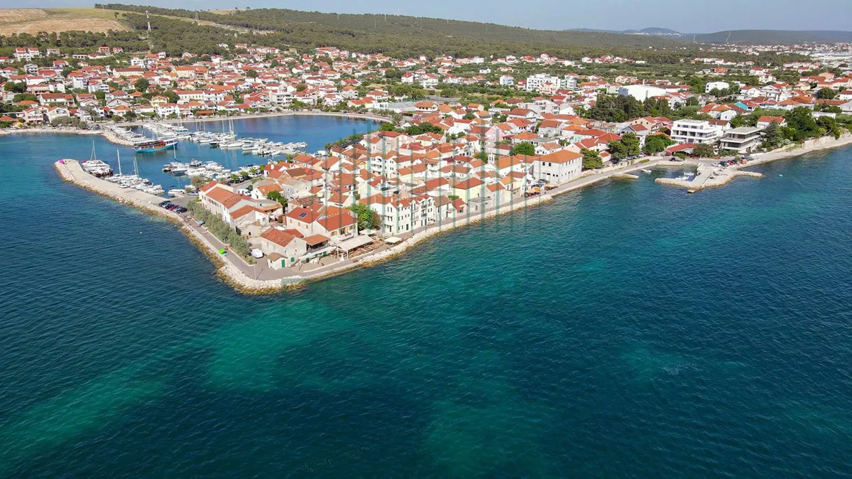 Građevinsko zemljiše, miran predio,350m od mora. BIBINJE