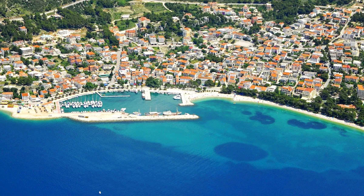 Baška Voda - građevinsko zemljište 1.500 m2 na atraktivnoj lokaciji